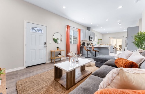 Los Angeles House | Sleeps 10 Walk to Sofi Forum Conv Cntr 8700