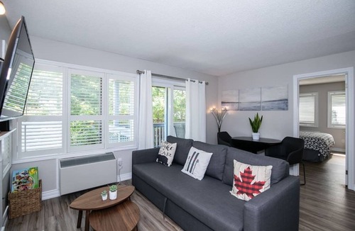 Craigleith Condo | Slopeside Sanctuary - Ski in/Ski out