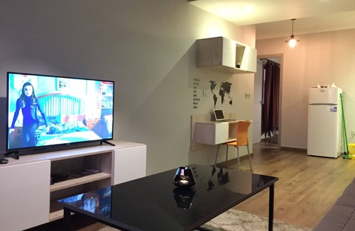 Camp El Ghoul Apartment | Smart Appart Free WIFI & TV Streaming