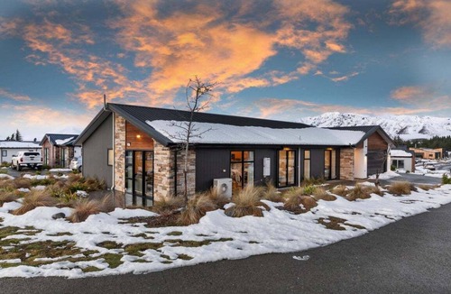 Tekapo Apartment | Snow Pine 2 Bedroom Apartment