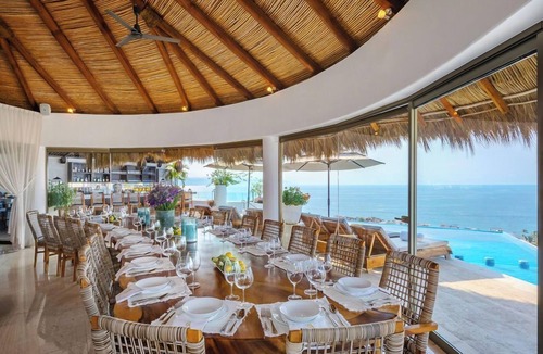 Colonia 5 de Diciembre Villa | Sophisticated Villa Iris, Walk to Beach and Malecon Boardwalk