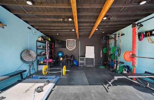 Los Angeles House | South LA 3BR with Gym and Hot Tub by Colby and Conrad