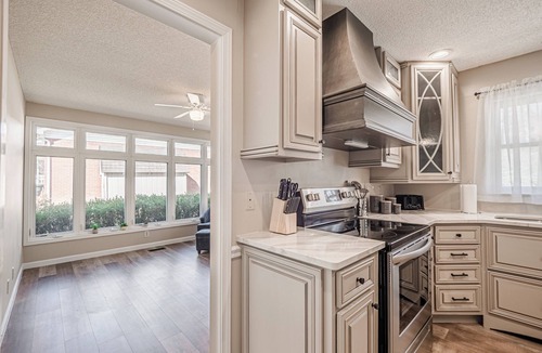 Evansville House | Spa feel 3-bedroom 2 bath single story house weekly/monthly discounts