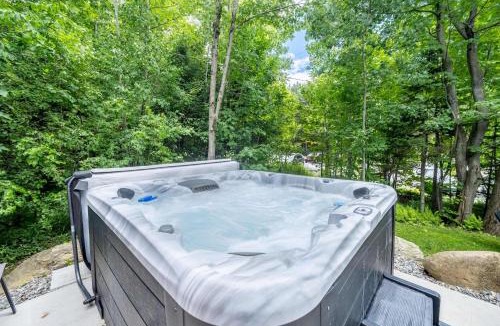Scott Ski Chalet | Spa & Pool table - Ivy Cottage