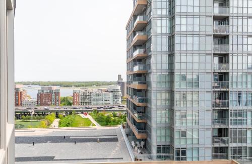 CityPlace Apartment | Spacious 1 Bedroom plus Den Condo Iceboat Terrace Downtown Toronto