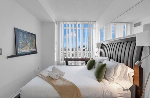 Niagara Hotel | Spacious 1BR - Downtown - Pool - Gym