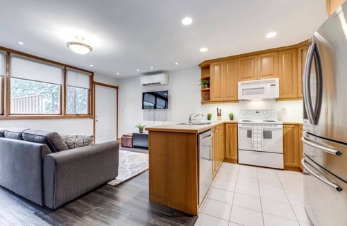 Bloor-Yorkville Apartment | Spacious 1BR Penthouse Suite with Amazing Terrace!