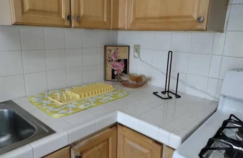 Riverview West Apartment | Spacious 2 BR 2 BA apt TV Stores