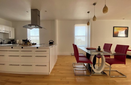 Sainte-Marie Condo | Spacious 2 br apartment in the heart of Montreal