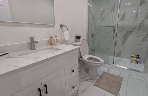 Markham House | Spacious 2-BR Basement Private Entrance Full Kitchen & Fast Wi-Fi