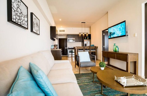 El Medano Ejidal Apartment | Spacious 2BR Suite with Full Kitchen! Rooftop Pool, Beachfront, Pet-friendly!
