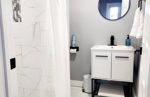 Dwight Apartment | Spacious 3-bedroom apartment near Yale
