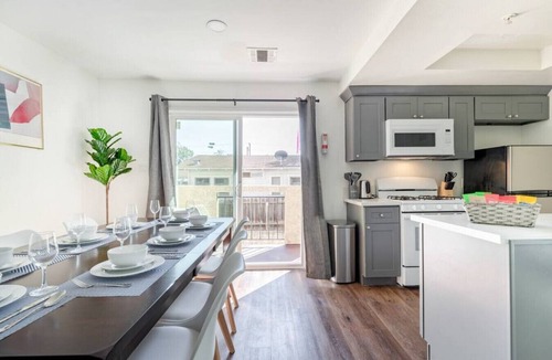 Alhambra Condo | Spacious 3 beroom 2 bath near DT Alhambra +EV Charger