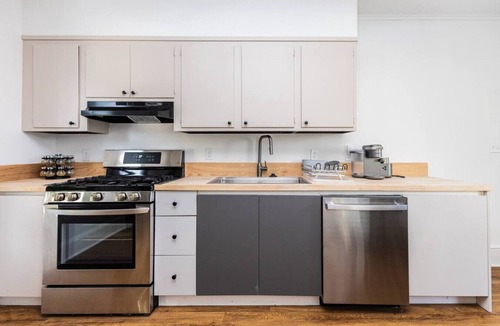 Winter Hill Apartment | Spacious 3BR Family Flat — Near Encore, Downtown Boston & Assembly Row