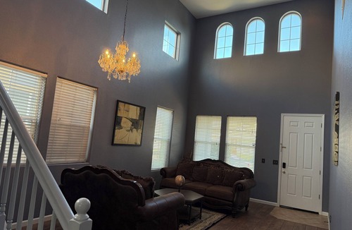 Hood House | Spacious 4-bedroom house in brilliant Elk Grove with AC, WiFi