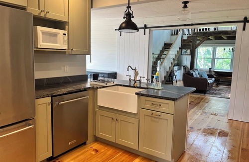 Round Pond House | Spacious 4-bedroom house in lovely Bristol with WiFi, walk to harbor