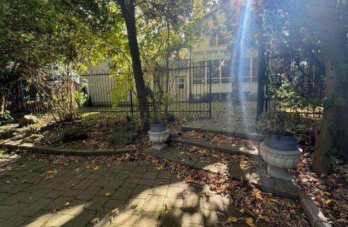 Newtonbrook House | Spacious 4-Bedrooms Friendly House-Pool-Parking