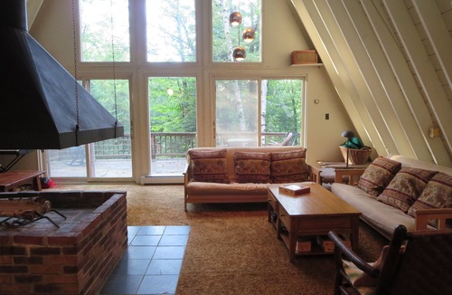Wilmington House | Spacious 4-BR A-Frame, loft office. Walk to Lake Raponda. Ski Mount Snow!