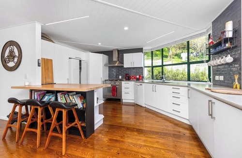 Devonport House | Spacious 4BR Villa in Devonport