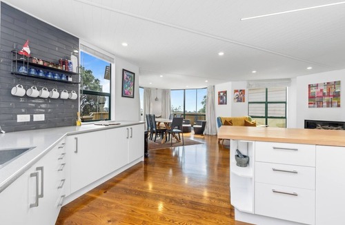 Devonport House | Spacious 4BR Villa in Devonport