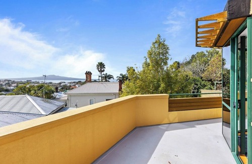 Devonport House | Spacious 4BR Villa in Devonport