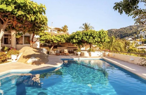 Acapulco Villa | Spacious 5-bedroom villa in fabulous Acapulco de Juárez with WiFi, Pool, Chef!