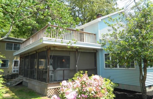 The Pines Cottage | Spacious 5-Bed Beach Cottage in The Pines – Walk to Shops, Dining & Beach!