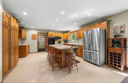 Baldwin House | Spacious 5-bedroom House with Outdoor Spaces, Sleeps 12+
