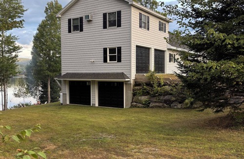 Errol House | Spacious 5-bedroom lake house on Akers Pond in Errol