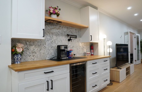 Fraserview House | Spacious 6BR Home Near DT and 15 mins to YVR