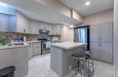 Brampton House | Spacious 7BR Home with Private Yard & Fast WiFi!