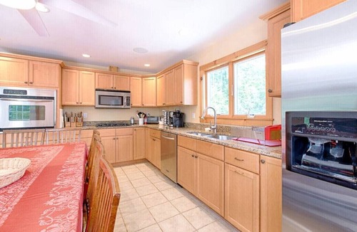 West Dover Ski Chalet | Spacious and Comfortable home. Sleeps 8. 6 bedrooms, 2 minutes to skiing