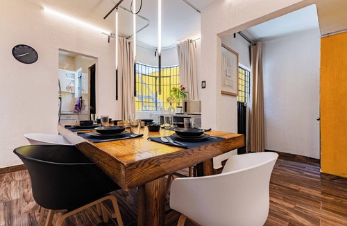 La Condesa House | Spacious and Luxurious House in the Condesa with Roof Top