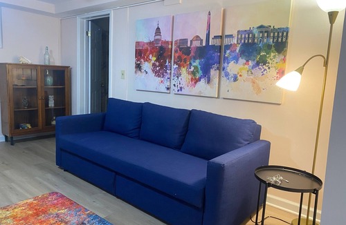 Silver Spring Apartment | Spacious Apt with Kitchen + Sleeps 4-6 Queen, Twin, Full Beds + Walk to Metro