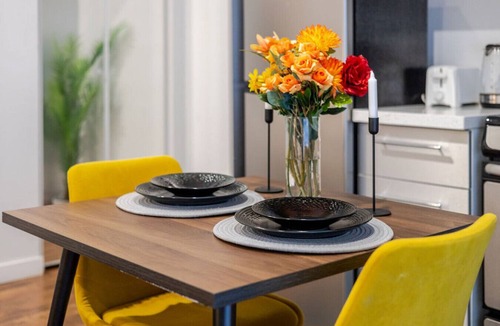 Downtown Montreal Apartment | Spacious Bishop Apartment –Prime Downtown Stay