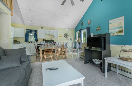 Narragansett House | Spacious Cape, Close to Beach, Extra Living Area, Private Backyard