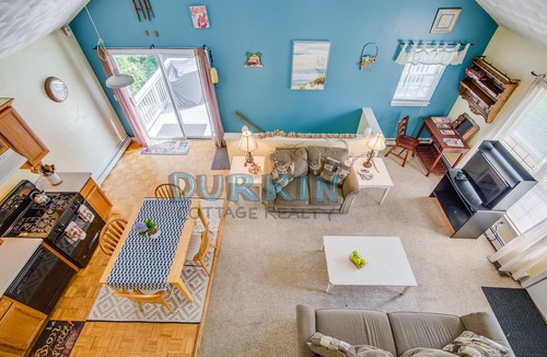 Narragansett House | Spacious Cape, Close to Beach, Extra Living Area, Private Backyard