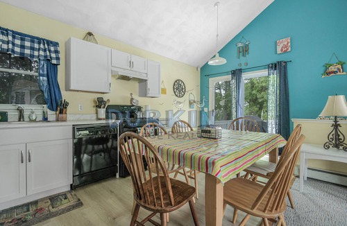 Narragansett House | Spacious Cape, Close to Beach, Extra Living Area, Private Backyard