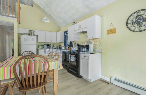Narragansett House | Spacious Cape, Close to Beach, Extra Living Area, Private Backyard