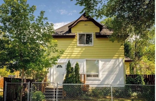 Winnipeg Apartment | Spacious Century Gem in Downtown Winnipeg with parking