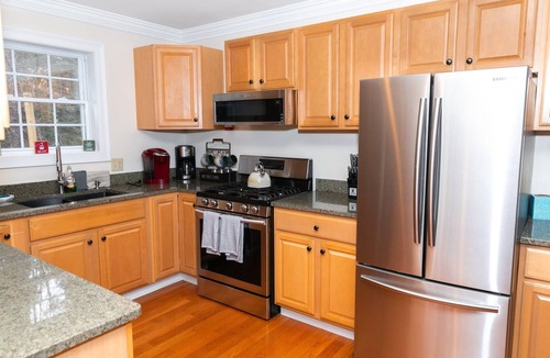 Wilmington House | Spacious Chalet - PetFriendly/HotTub/Firepit/GameRoom/AC