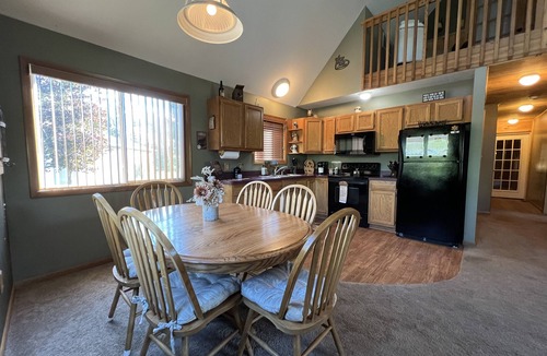 Clare County Cottage | Spacious cottage near the Leota trail head!