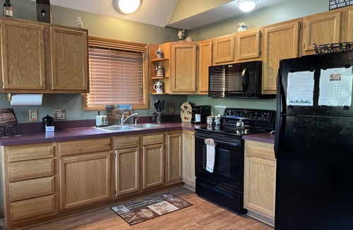 Clare County Cottage | Spacious cottage near the Leota trail head!