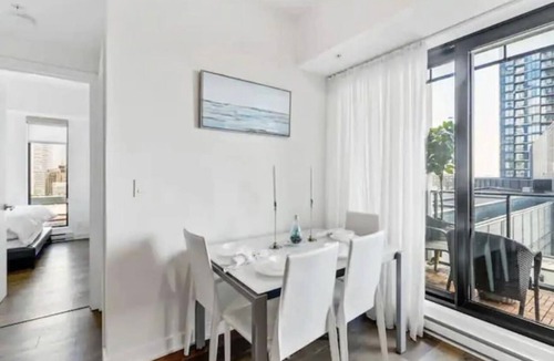 Downtown Montreal Condo | Spacious Cozy & Luxurious Condo, 2 bed 2 bath