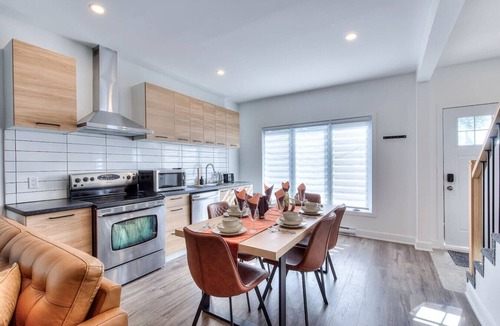 Longueuil House | Spacious Delightful 3.5BR Easy Access to Montréal