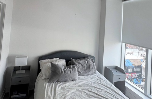 Quartier des Spectacles Condo | Spacious Downtown 1 bedroom condo with Gym, Walk to Old Port