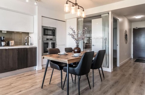 CityPlace Apartment | Spacious Downtown Condo - Walk to CN Tower & More