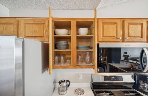 Rosemount House | Spacious Home with Indoor a jetted bathtub.