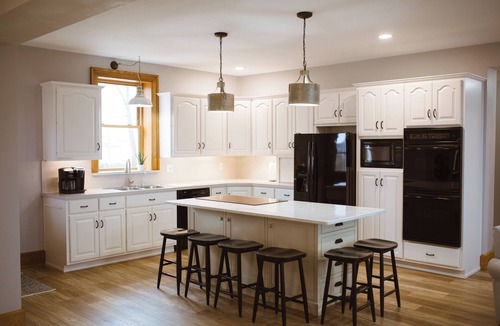 Lewisburg House | Spacious House with Large yard and King-size bed