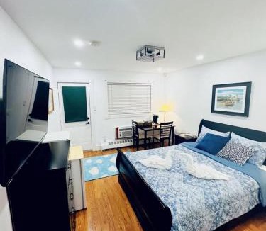 Seguin House | Spacious Muskoka Chalet , Game Room & Family Retreat